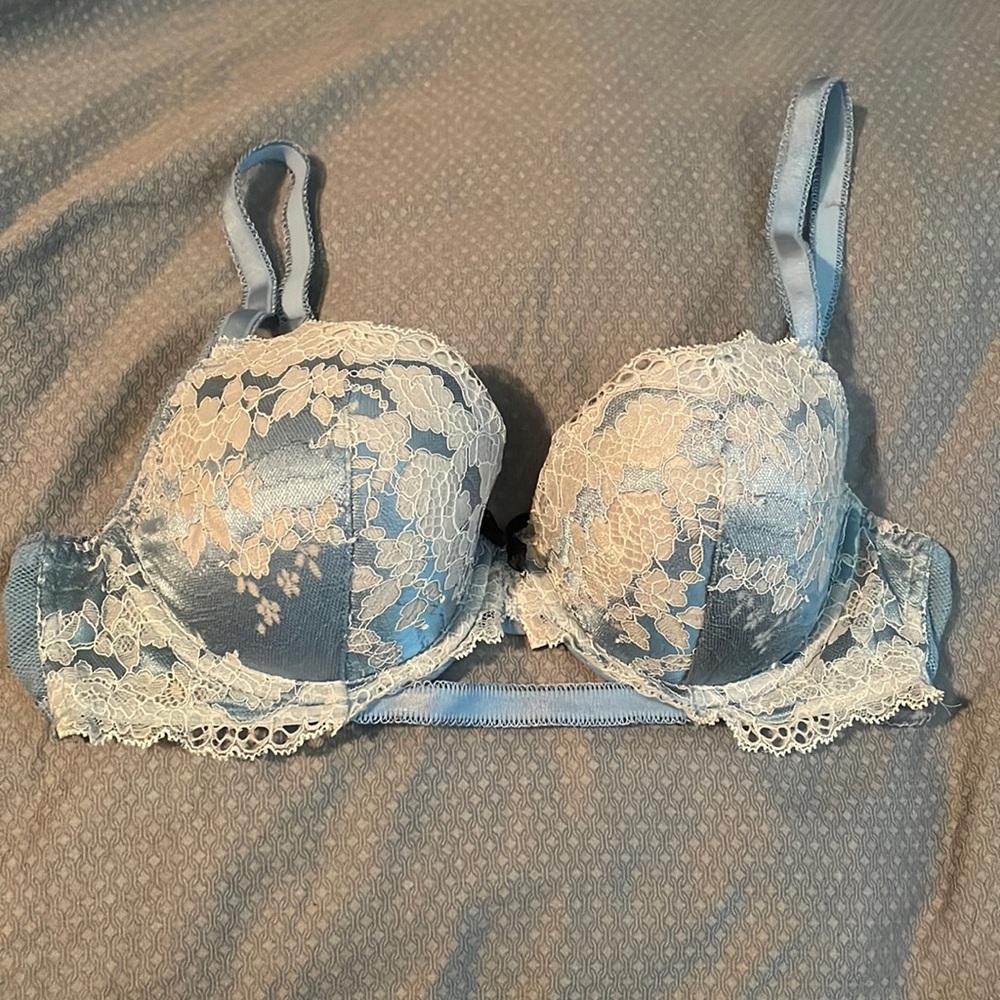 Victoria’s Secret Dream Angels Blue/Cream Lace Bra